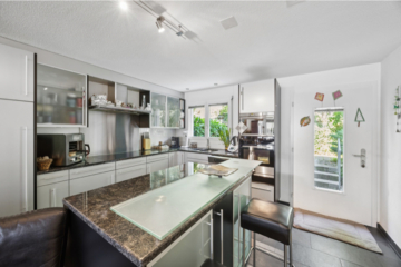 Backbone_553230-A_048_WEB - Wohnen mit Weitblick in Neuenegg – stilvolles Terrassenhaus am Ahornweg 57