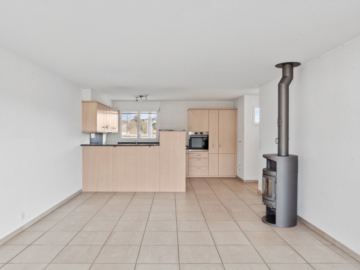 598896-A-backbonephoto-019 - 4.5-Zimmer-Wohnung mit 102 m², 15.7 m² Loggia & Schwedenofen – Wohnen mit Komfort in Lyss