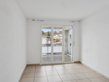 598896-A-backbonephoto-022 - 4.5-Zimmer-Wohnung mit 102 m², 15.7 m² Loggia & Schwedenofen – Wohnen mit Komfort in Lyss